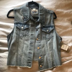 Levi’s Denim Vest (NWT)
